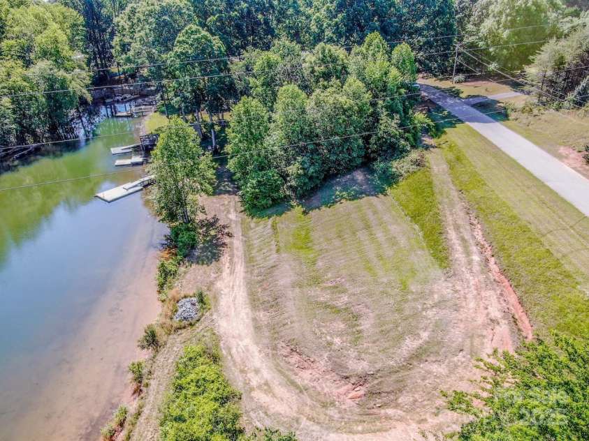 7733 Skyline Drive, Sherrills Ford, NC 28673.  MLS# CAR4252514, YatesRealty ID 11286. 