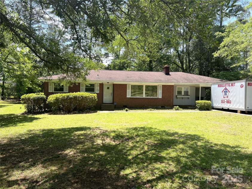 5 Hamden Circle, Cheraw, SC 29520.  MLS# CAR4256305, YatesRealty ID 11287. 