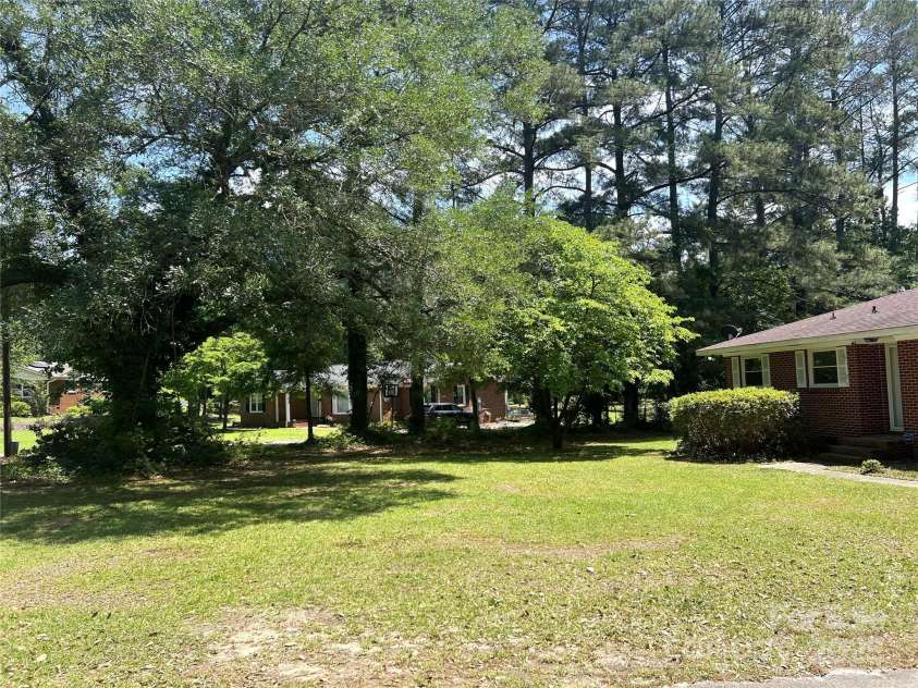 5 Hamden Circle, Cheraw, SC 29520.  MLS# CAR4256305, YatesRealty ID 11287. 
