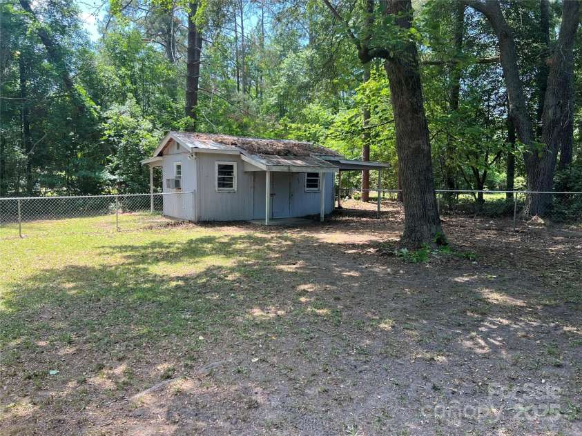 5 Hamden Circle, Cheraw, SC 29520.  MLS# CAR4256305, YatesRealty ID 11287. 