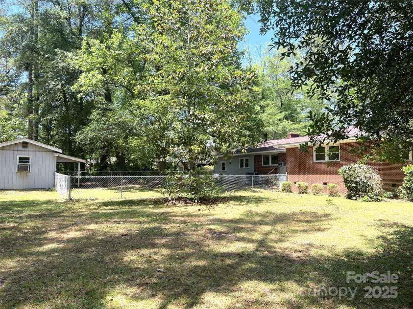 5 Hamden Circle, Cheraw, SC 29520.  MLS# CAR4256305, YatesRealty ID 11287. 