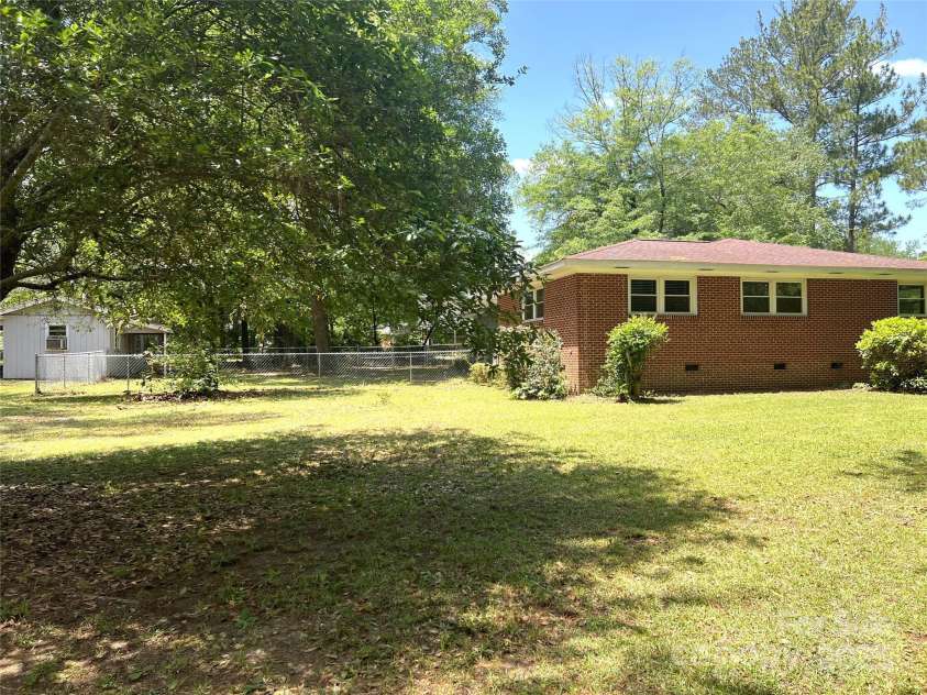 5 Hamden Circle, Cheraw, SC 29520.  MLS# CAR4256305, YatesRealty ID 11287. 