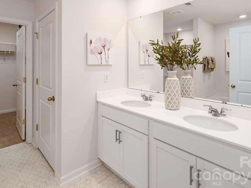 602 Dazzle Loop, Newton, NC 28658.  MLS# CAR4369378, YatesRealty ID 11288. 