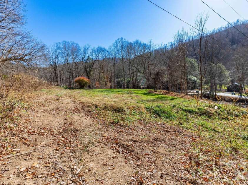190 Blackberry Inn Road, Weaverville, NC 28787.  MLS# CAR4325654, YatesRealty ID 1129. 
