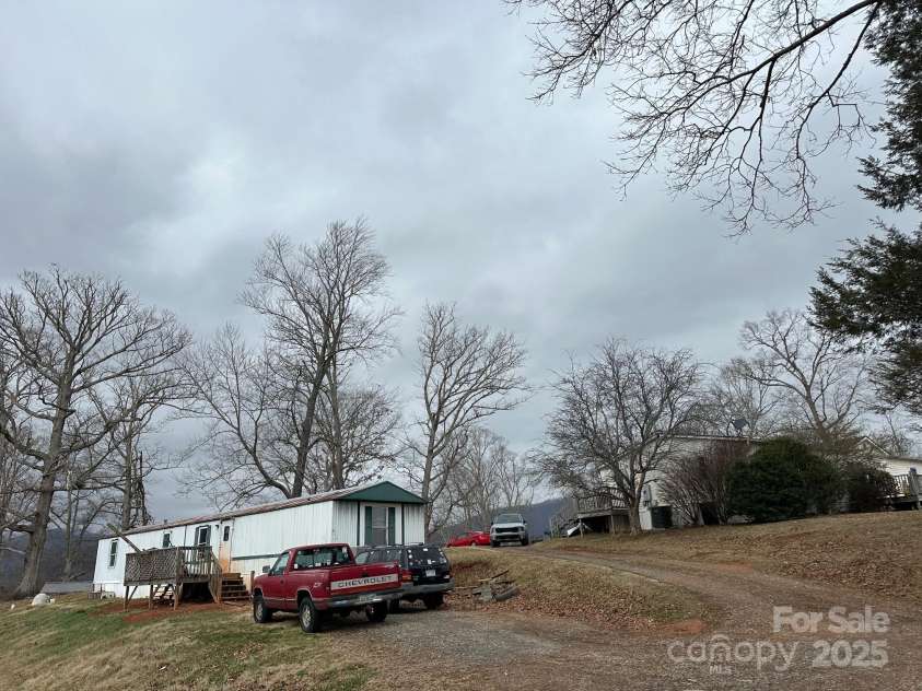537 Old Newfound Road, Leicester, NC 28748.  MLS# CAR4222020, YatesRealty ID 1129. 