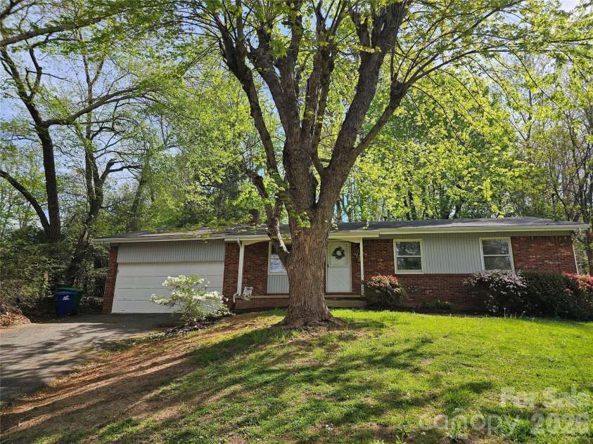 3220 Sweeten Creek Road, Asheville, NC 28803.  MLS# CAR4366165, YatesRealty ID 11290. Front