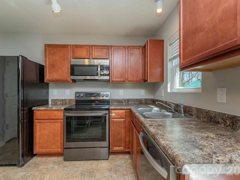 501 Caden Village Circle, Lexington, NC 27295.  MLS# CAR4363549, YatesRealty ID 11293. 