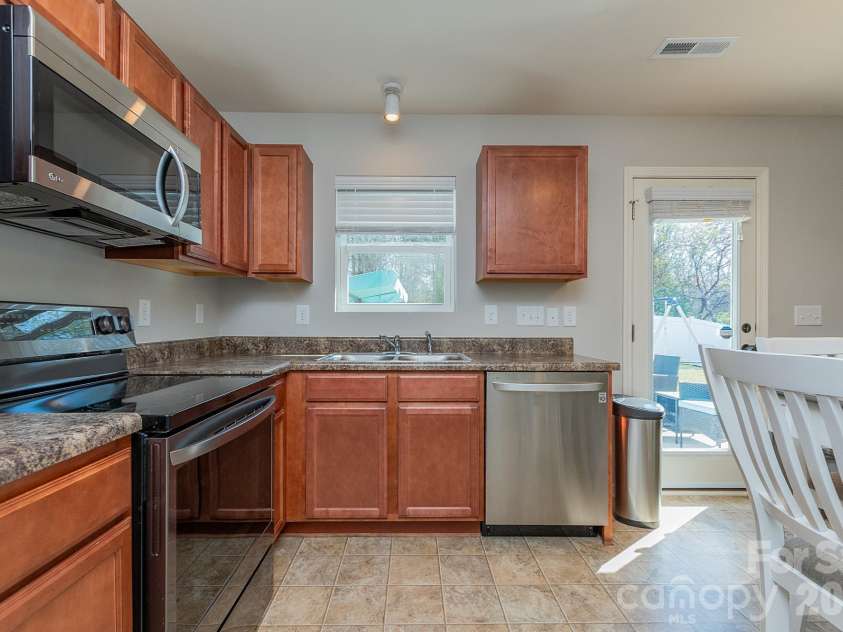 501 Caden Village Circle, Lexington, NC 27295.  MLS# CAR4363549, YatesRealty ID 11293. 