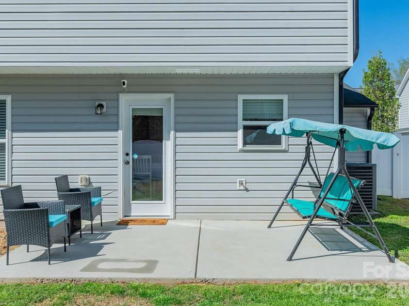 501 Caden Village Circle, Lexington, NC 27295.  MLS# CAR4363549, YatesRealty ID 11293. 