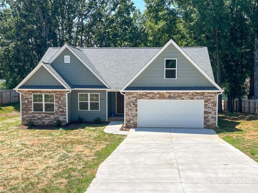 4049 Fincher Road, Matthews, NC 28104.  MLS# CAR4252198, YatesRealty ID 11296. 