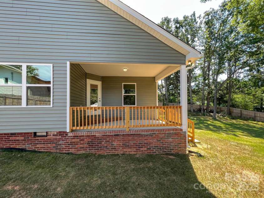 4049 Fincher Road, Matthews, NC 28104.  MLS# CAR4252198, YatesRealty ID 11296. 