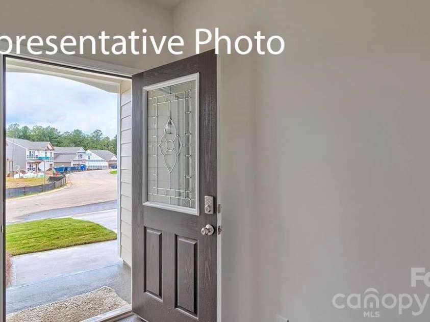 6519 Barcelona Way, Charlotte, NC 28214.  MLS# CAR4387546, YatesRealty ID 11296. 