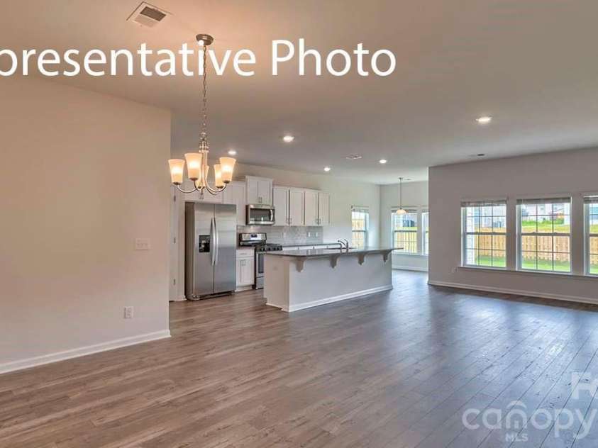 6519 Barcelona Way, Charlotte, NC 28214.  MLS# CAR4387546, YatesRealty ID 11296. 