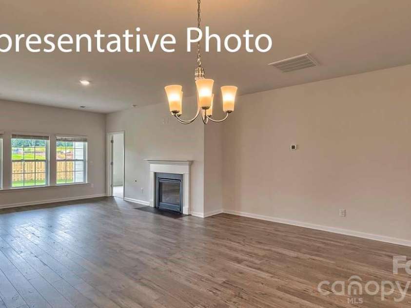 6519 Barcelona Way, Charlotte, NC 28214.  MLS# CAR4387546, YatesRealty ID 11296. 