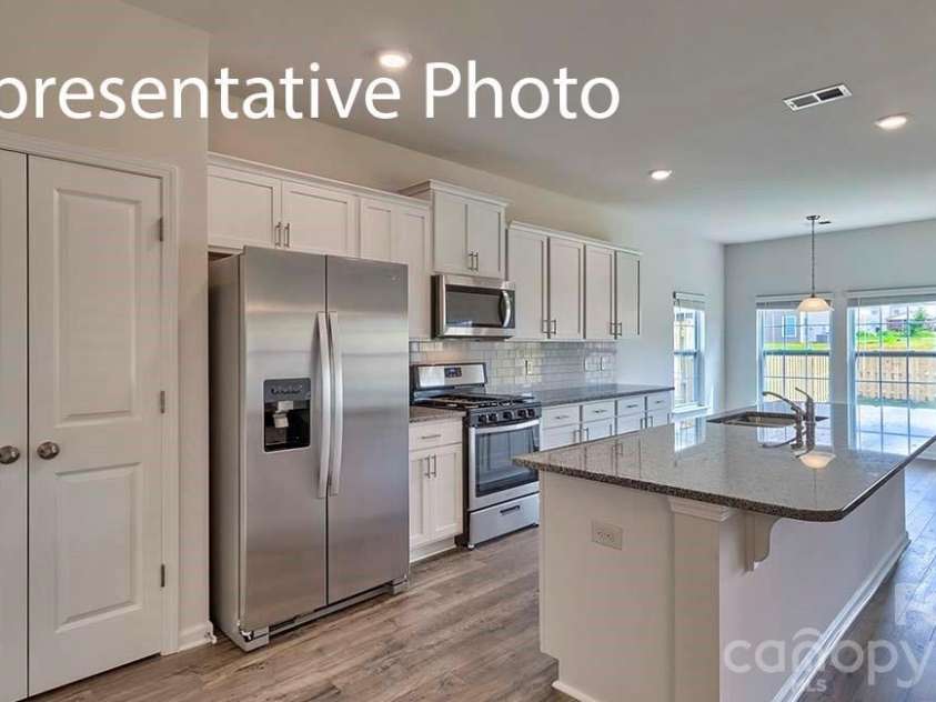 6519 Barcelona Way, Charlotte, NC 28214.  MLS# CAR4387546, YatesRealty ID 11296. 