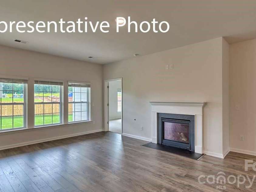 6519 Barcelona Way, Charlotte, NC 28214.  MLS# CAR4387546, YatesRealty ID 11296. 