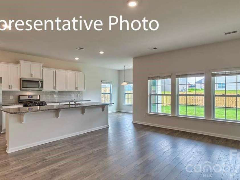 6519 Barcelona Way, Charlotte, NC 28214.  MLS# CAR4387546, YatesRealty ID 11296. 