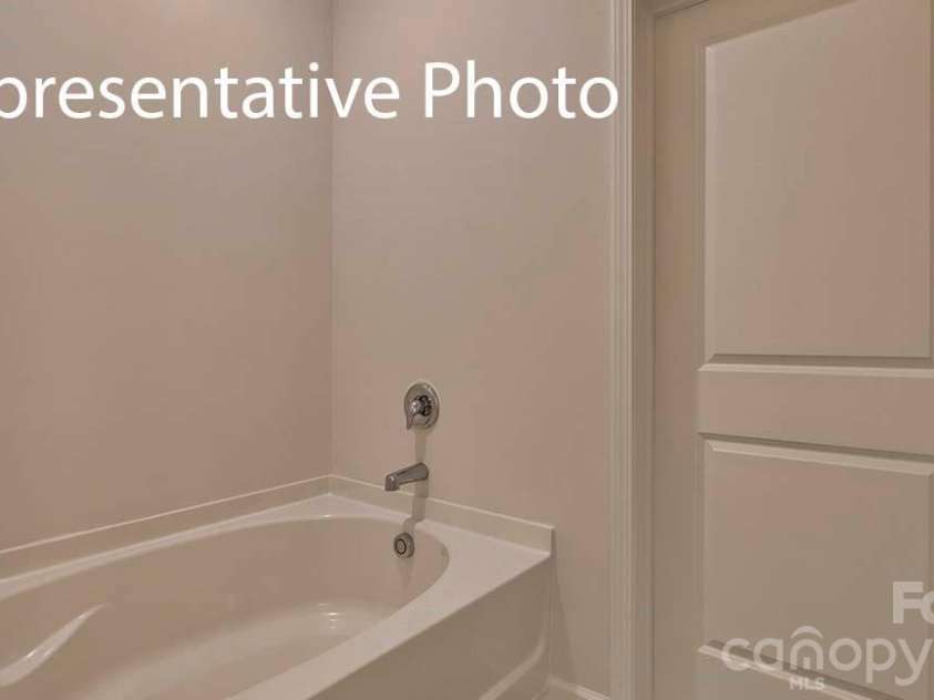 6519 Barcelona Way, Charlotte, NC 28214.  MLS# CAR4387546, YatesRealty ID 11296. 