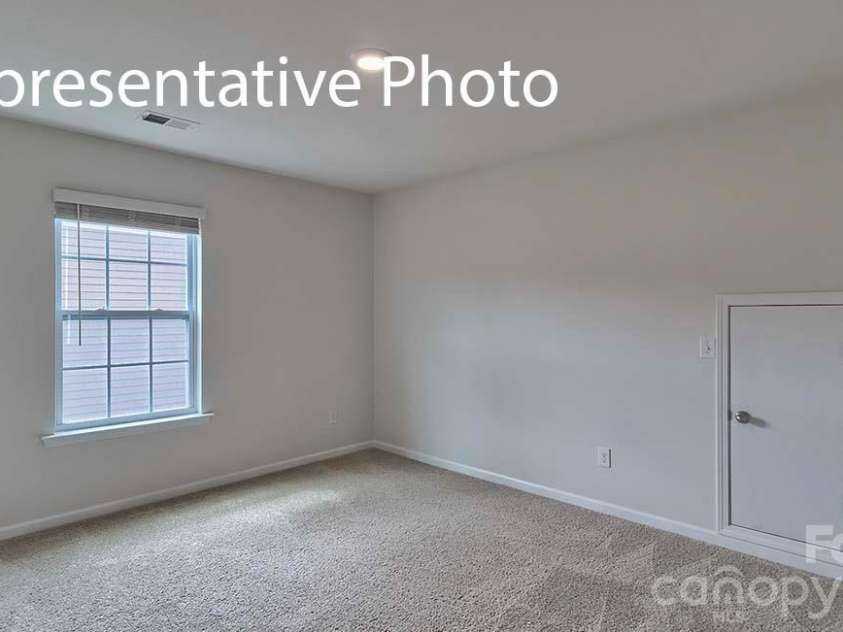 6519 Barcelona Way, Charlotte, NC 28214.  MLS# CAR4387546, YatesRealty ID 11296. 