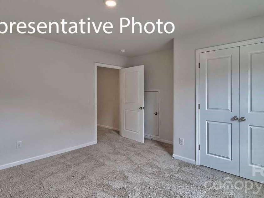 6519 Barcelona Way, Charlotte, NC 28214.  MLS# CAR4387546, YatesRealty ID 11296. 