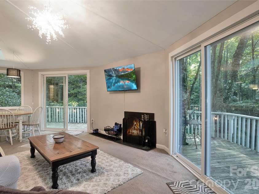 560 Laurel Ridge Road, Banner Elk, NC 28604.  MLS# CAR4363770, YatesRealty ID 11299. 