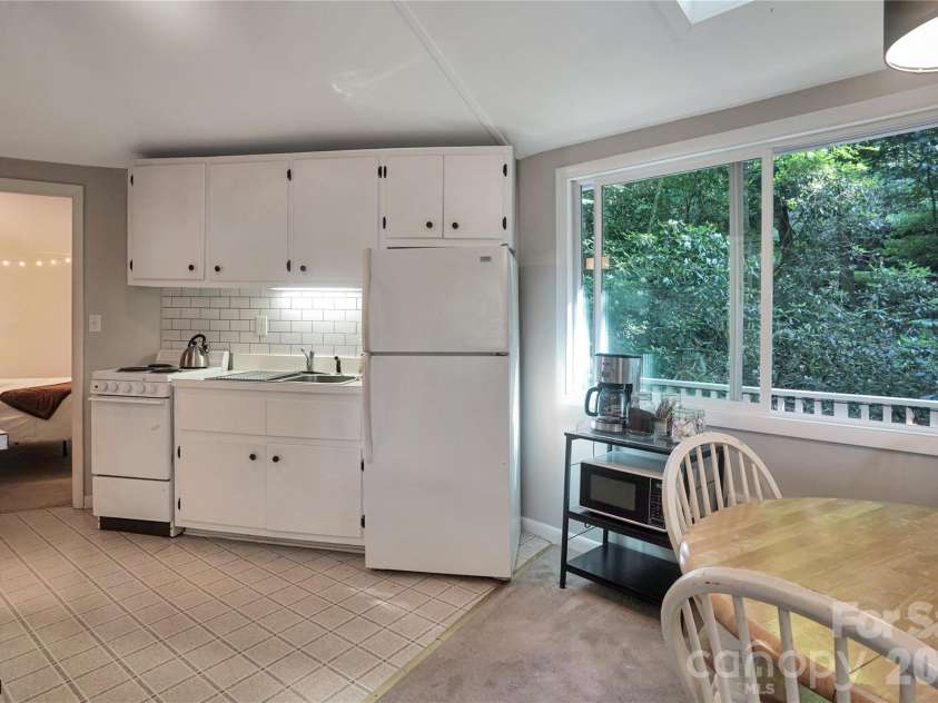 560 Laurel Ridge Road, Banner Elk, NC 28604.  MLS# CAR4363770, YatesRealty ID 11299. 