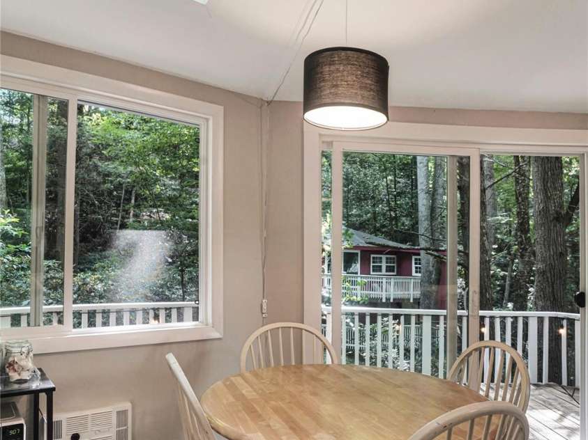 560 Laurel Ridge Road, Banner Elk, NC 28604.  MLS# CAR4363770, YatesRealty ID 11299. 