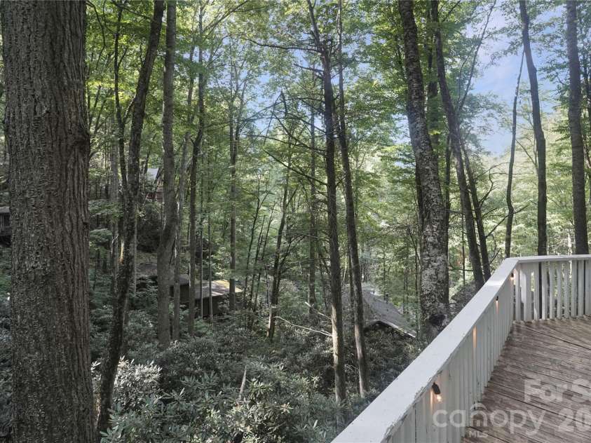 560 Laurel Ridge Road, Banner Elk, NC 28604.  MLS# CAR4363770, YatesRealty ID 11299. 