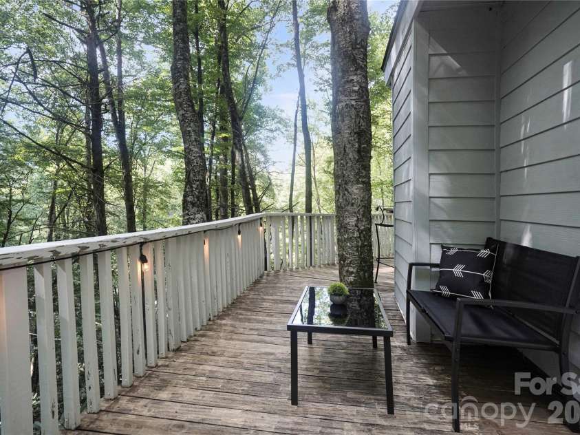 560 Laurel Ridge Road, Banner Elk, NC 28604.  MLS# CAR4363770, YatesRealty ID 11299. 