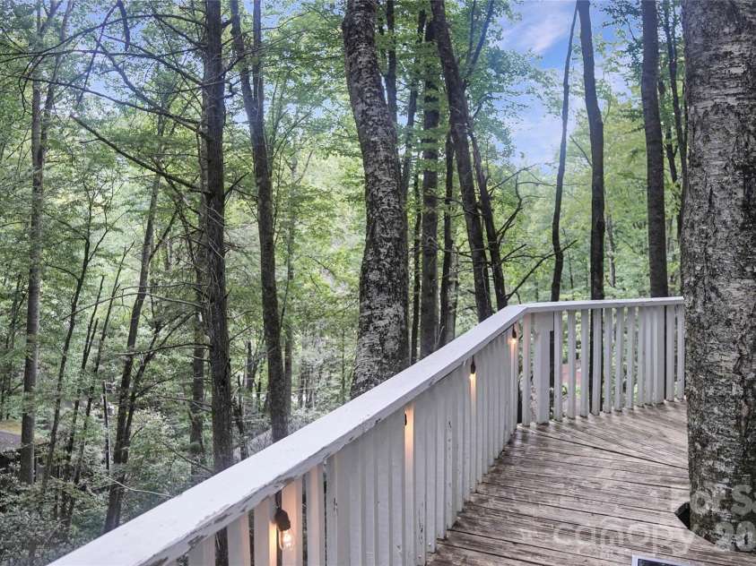560 Laurel Ridge Road, Banner Elk, NC 28604.  MLS# CAR4363770, YatesRealty ID 11299. 