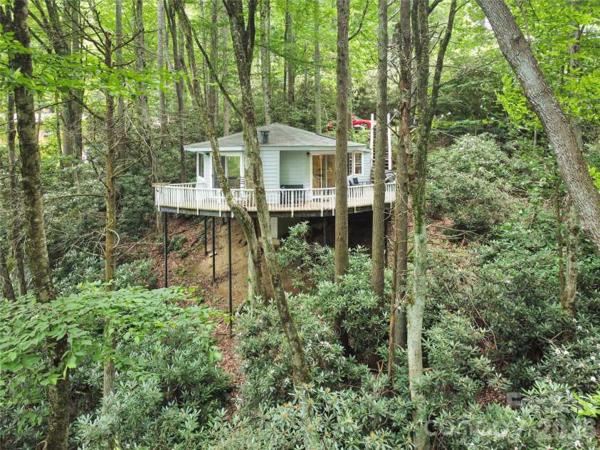 560 Laurel Ridge Road, Banner Elk, NC 28604.  MLS# CAR4363770, YatesRealty ID 11299. 