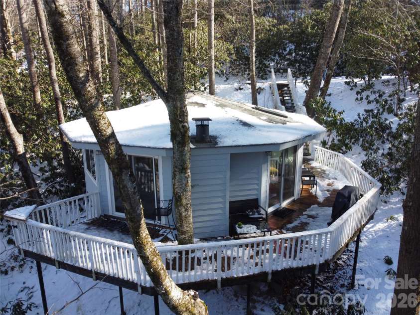 560 Laurel Ridge Road, Banner Elk, NC 28604.  MLS# CAR4363770, YatesRealty ID 11299. 