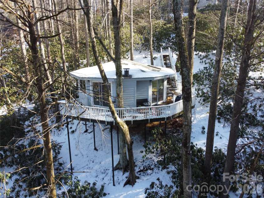 560 Laurel Ridge Road, Banner Elk, NC 28604.  MLS# CAR4363770, YatesRealty ID 11299. 