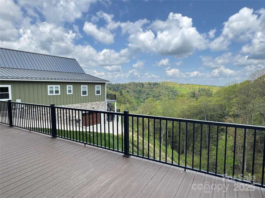 70 Paynes Court, Roaring Gap, NC 28668.  MLS# CAR4253992, YatesRealty ID 11299. 