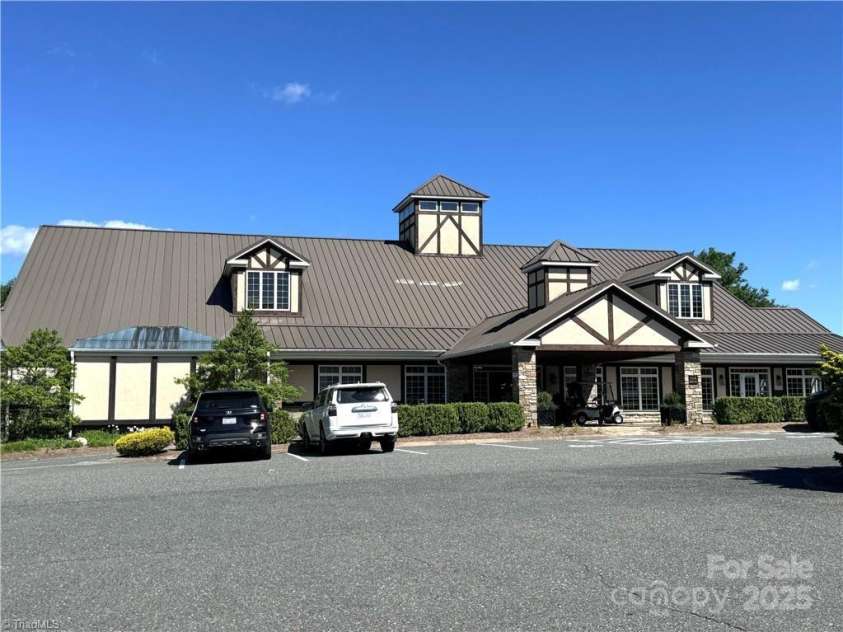 70 Paynes Court, Roaring Gap, NC 28668.  MLS# CAR4253992, YatesRealty ID 11299. 