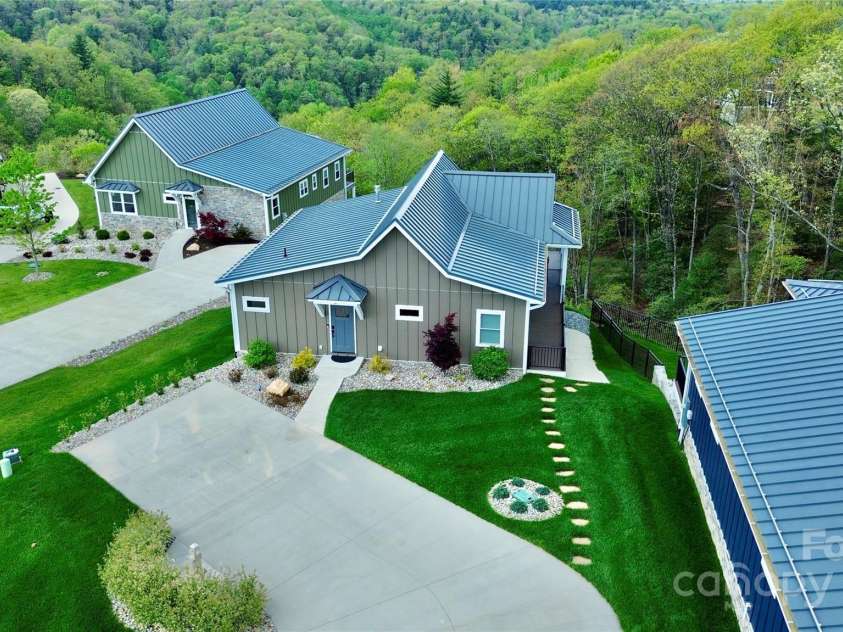 70 Paynes Court, Roaring Gap, NC 28668.  MLS# CAR4253992, YatesRealty ID 11299. 