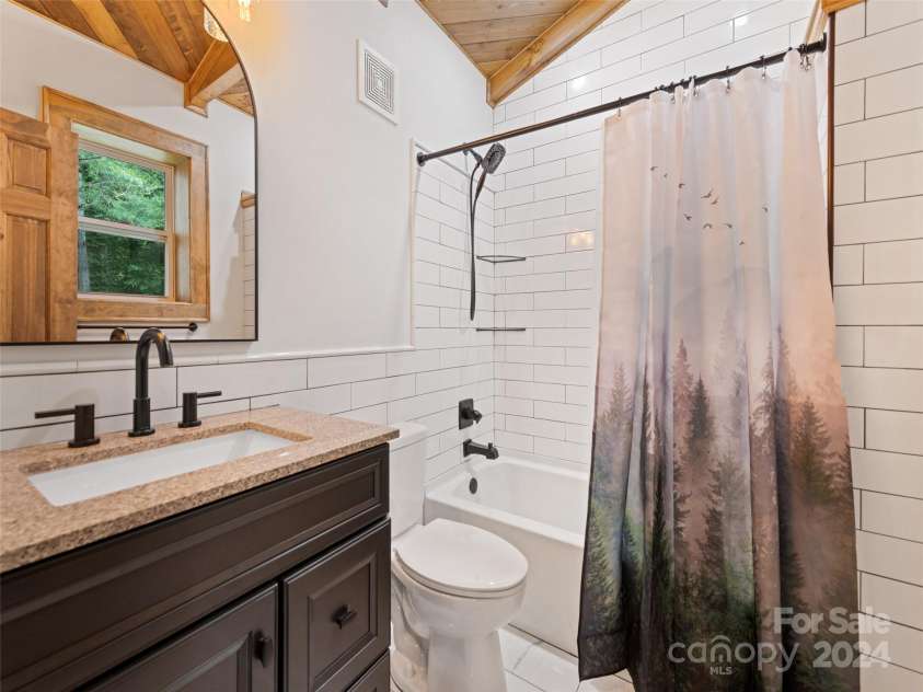 15 Dutch Apple Lane, Waynesville, NC 28786.  MLS# CAR4150056, YatesRealty ID 113. 