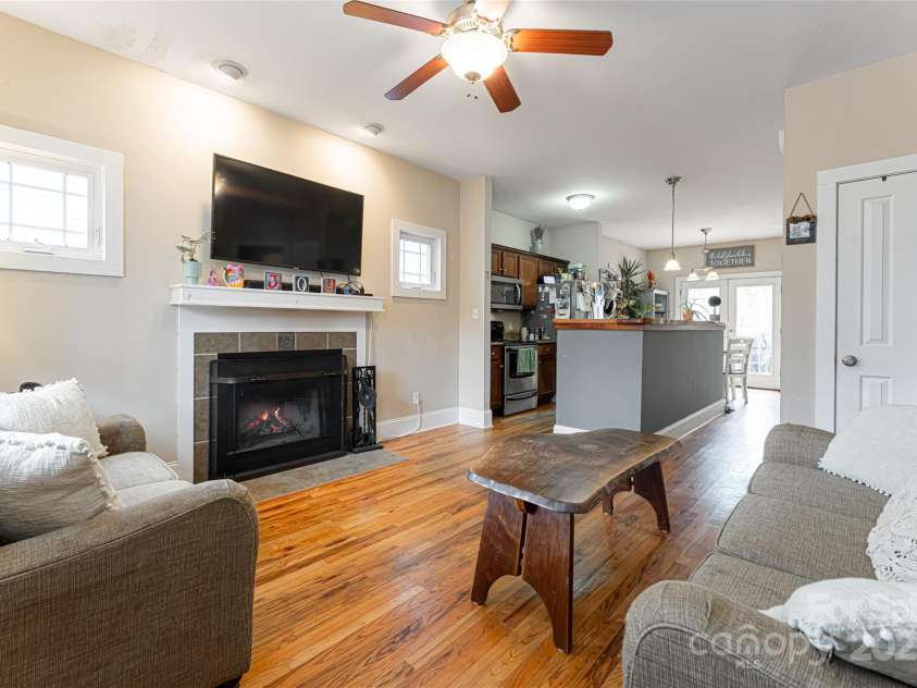 26 Lamar Avenue, Asheville, NC 28803.  MLS# CAR4215412, YatesRealty ID 1130. 