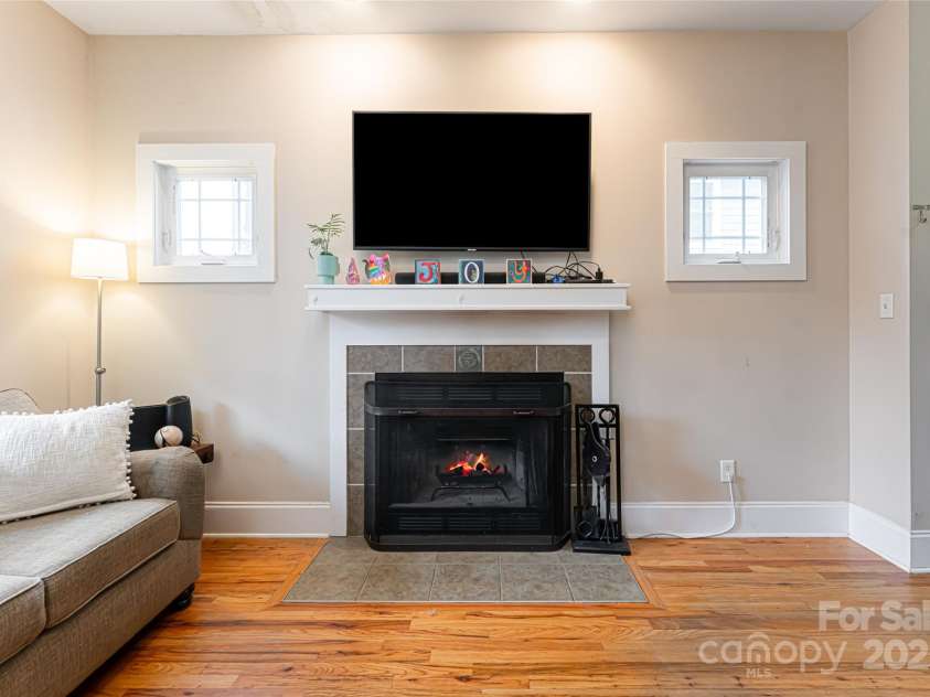 26 Lamar Avenue, Asheville, NC 28803.  MLS# CAR4215412, YatesRealty ID 1130. 