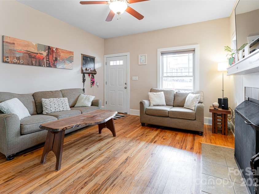 26 Lamar Avenue, Asheville, NC 28803.  MLS# CAR4215412, YatesRealty ID 1130. 