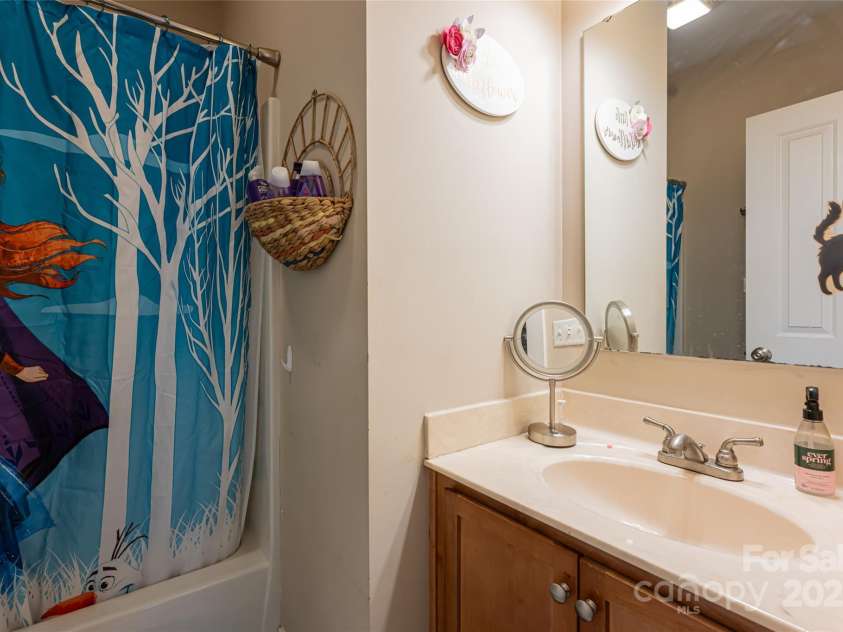 26 Lamar Avenue, Asheville, NC 28803.  MLS# CAR4215412, YatesRealty ID 1130. 