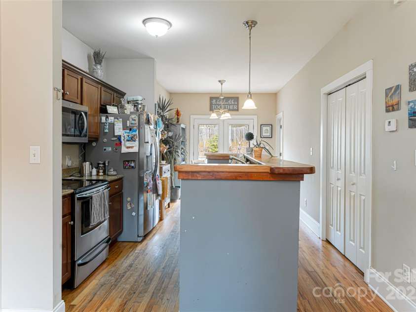 26 Lamar Avenue, Asheville, NC 28803.  MLS# CAR4215412, YatesRealty ID 1130. 