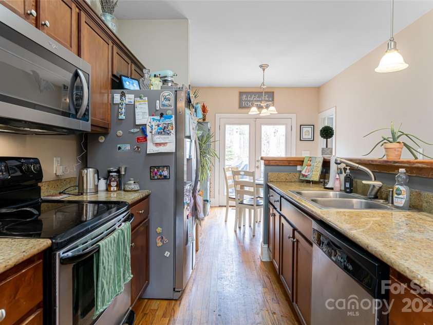 26 Lamar Avenue, Asheville, NC 28803.  MLS# CAR4215412, YatesRealty ID 1130. 