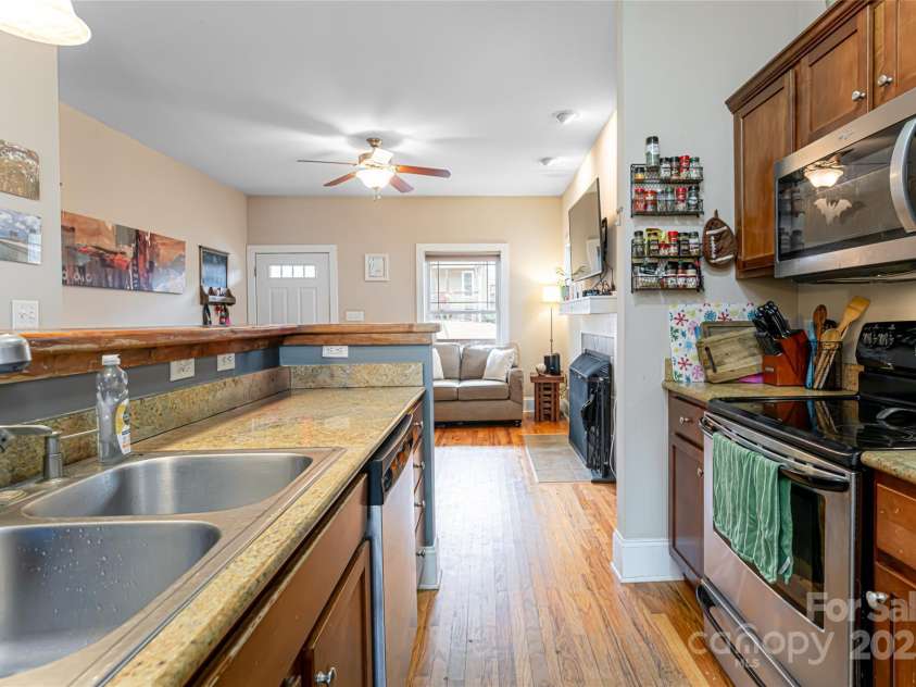 26 Lamar Avenue, Asheville, NC 28803.  MLS# CAR4215412, YatesRealty ID 1130. 