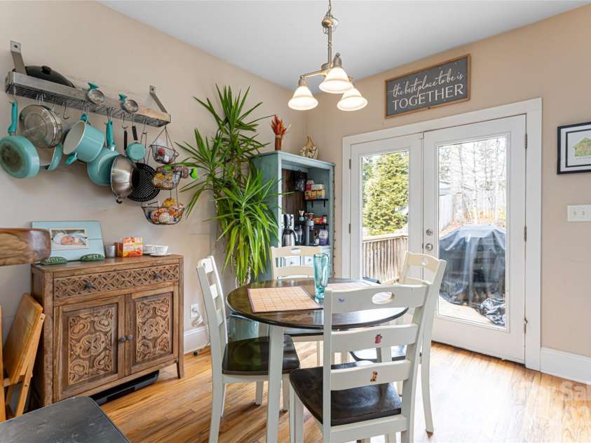 26 Lamar Avenue, Asheville, NC 28803.  MLS# CAR4215412, YatesRealty ID 1130. 