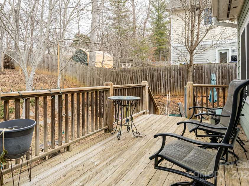 26 Lamar Avenue, Asheville, NC 28803.  MLS# CAR4215412, YatesRealty ID 1130. 