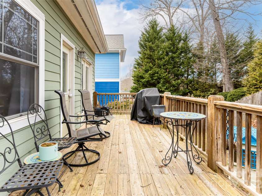 26 Lamar Avenue, Asheville, NC 28803.  MLS# CAR4215412, YatesRealty ID 1130. 