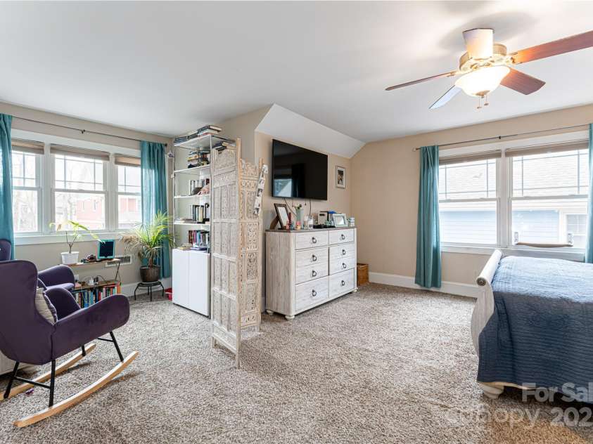 26 Lamar Avenue, Asheville, NC 28803.  MLS# CAR4215412, YatesRealty ID 1130. 