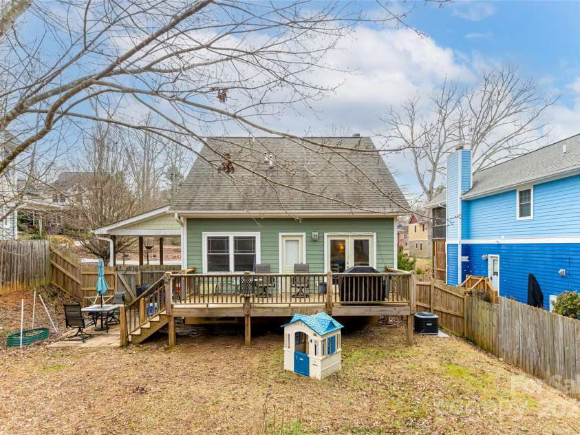 26 Lamar Avenue, Asheville, NC 28803.  MLS# CAR4215412, YatesRealty ID 1130. 