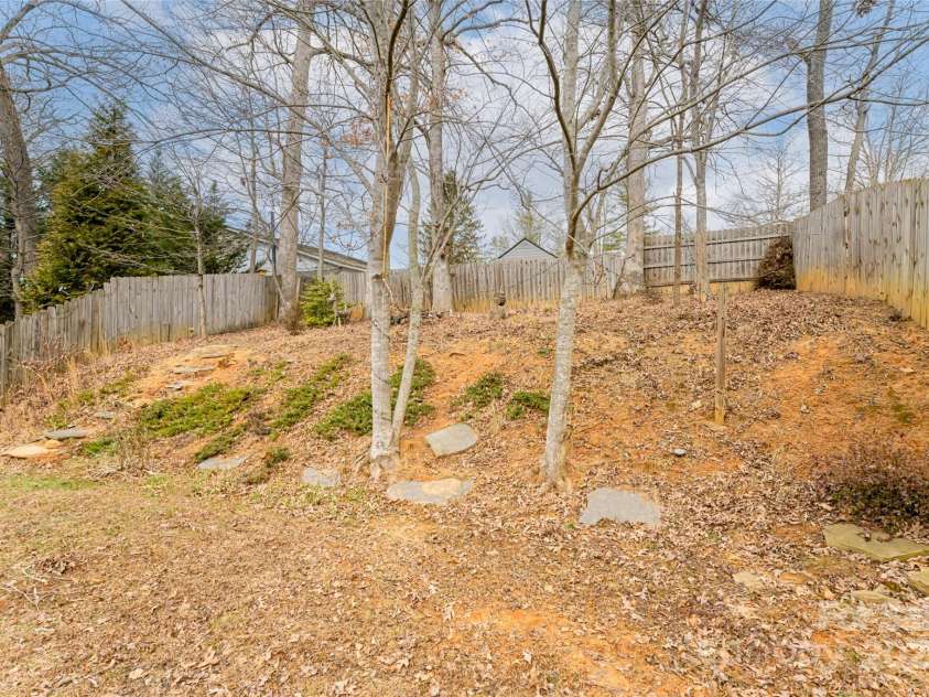 26 Lamar Avenue, Asheville, NC 28803.  MLS# CAR4215412, YatesRealty ID 1130. 